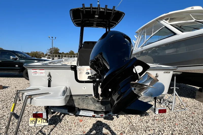 Slide: The Image of Boston Whaler 190 MONTAUK 2025 - 11