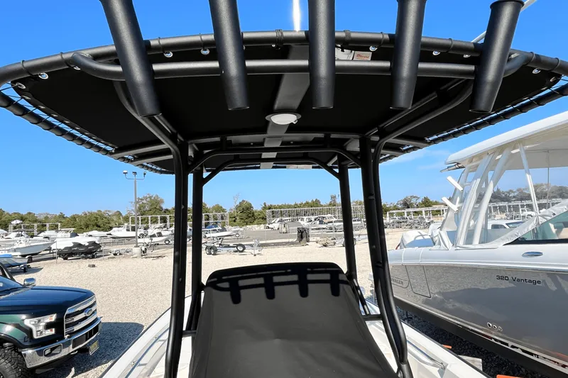 Slide: The Image of Boston Whaler 190 MONTAUK 2025 - 8