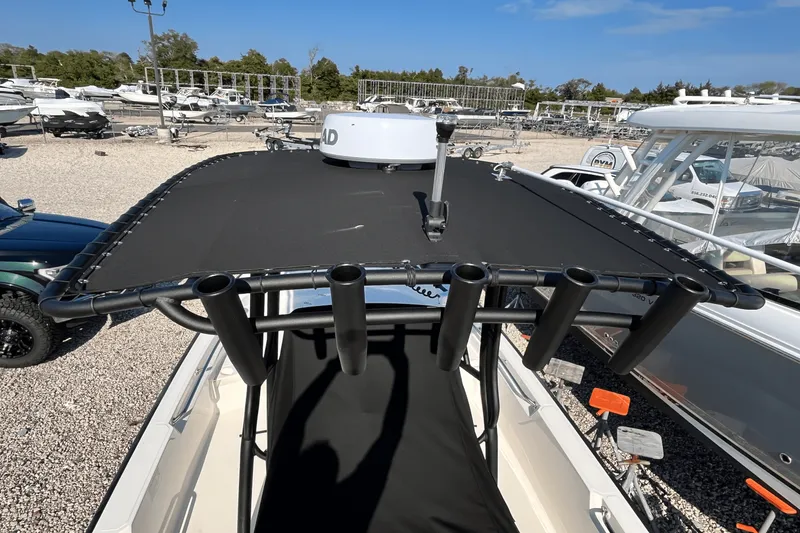 Slide: The Image of Boston Whaler 190 MONTAUK 2025 - 9