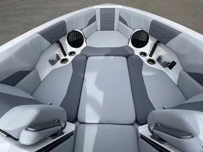 Slide: The Image of Malibu Wakesetter 25 LSV 2023 - 183