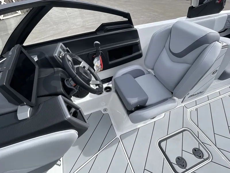 Slide: The Image of Malibu Wakesetter 25 LSV 2023 - 186