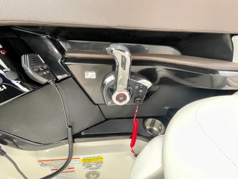 Slide: The Image of Sea Ray 260SLX-OB 2023 - 10