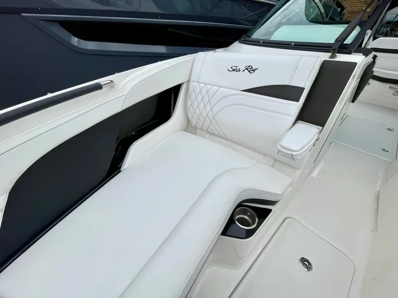 Slide: The Image of Sea Ray 260SLX-OB 2023 - 16