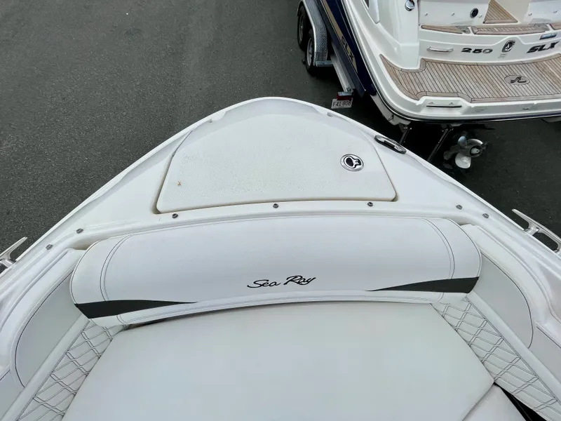 Slide: The Image of Sea Ray 260SLX-OB 2023 - 17