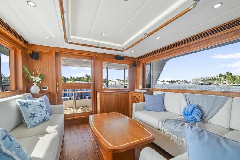 Slide: The Image of Outer Reef 610 Motoryacht 2025 - 10