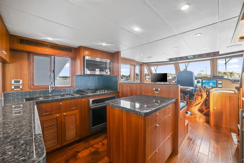 Slide: The Image of Outer Reef 610 Motoryacht 2025 - 13