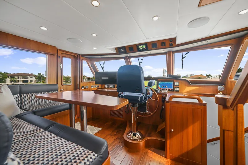 Slide: The Image of Outer Reef 610 Motoryacht 2025 - 17