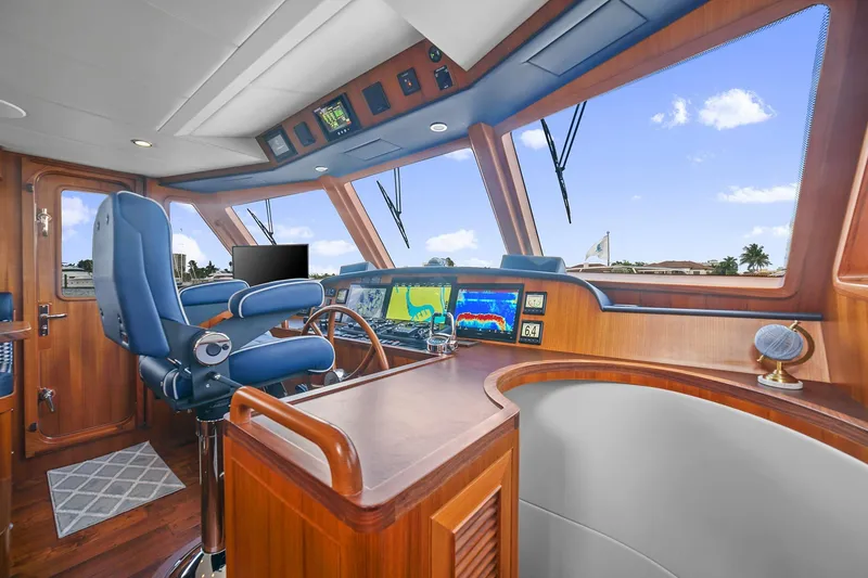 Slide: The Image of Outer Reef 610 Motoryacht 2025 - 19