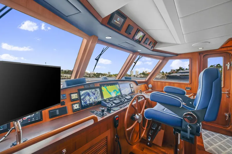 Slide: The Image of Outer Reef 610 Motoryacht 2025 - 20