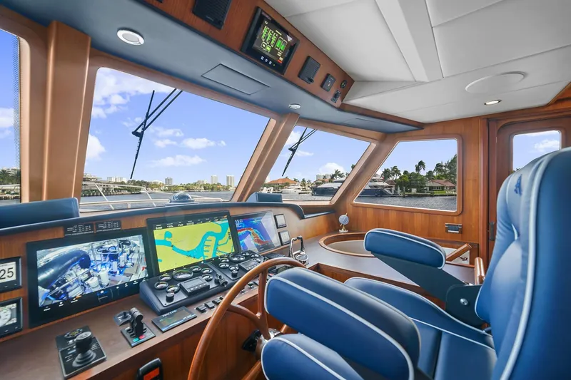 Slide: The Image of Outer Reef 610 Motoryacht 2025 - 21