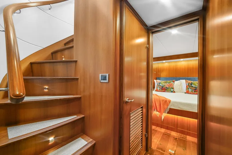 Slide: The Image of Outer Reef 610 Motoryacht 2025 - 22