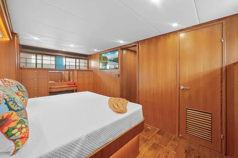 Slide: The Image of Outer Reef 610 Motoryacht 2025 - 26