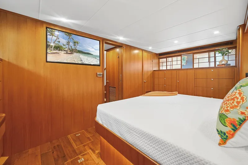 Slide: The Image of Outer Reef 610 Motoryacht 2025 - 27