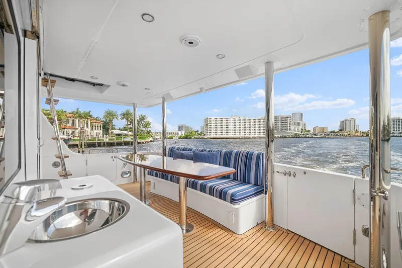 Slide: The Image of Outer Reef 610 Motoryacht 2025 - 3