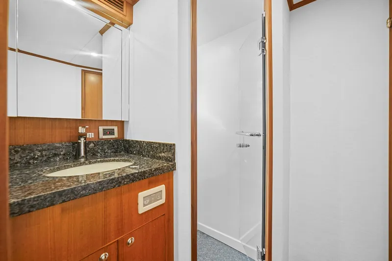 Slide: The Image of Outer Reef 610 Motoryacht 2025 - 32