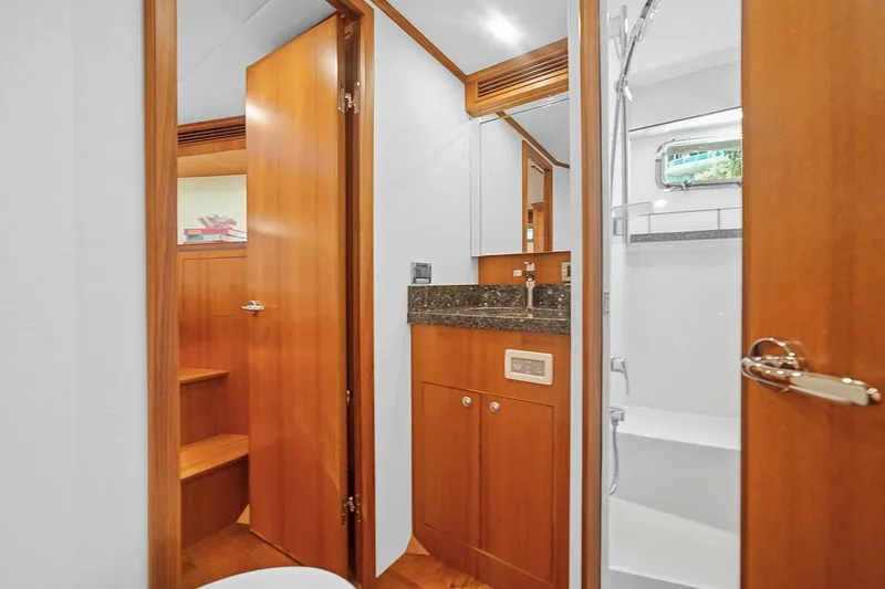 Slide: The Image of Outer Reef 610 Motoryacht 2025 - 33