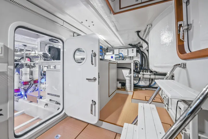 Slide: The Image of Outer Reef 610 Motoryacht 2025 - 36