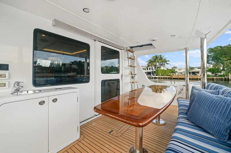 Slide: The Image of Outer Reef 610 Motoryacht 2025 - 4