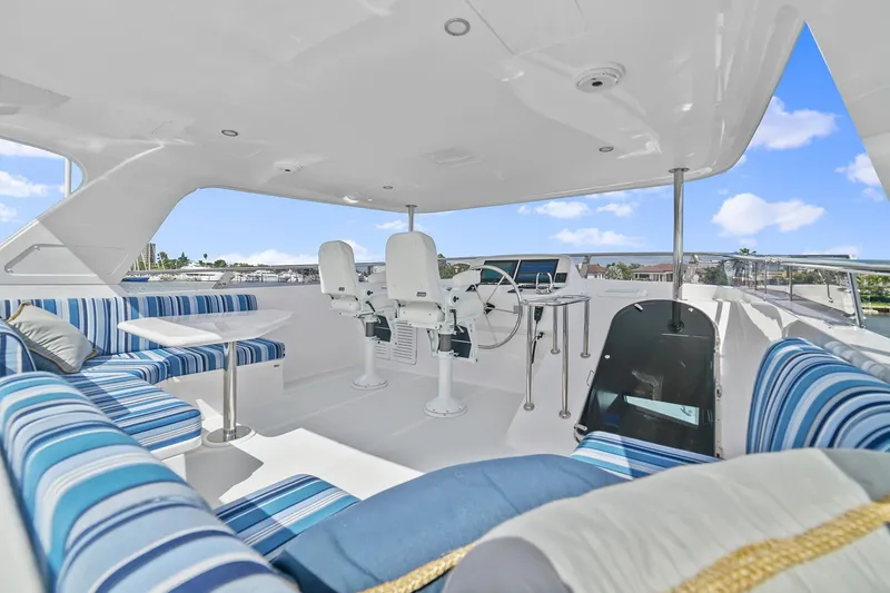 Slide: The Image of Outer Reef 610 Motoryacht 2025 - 40