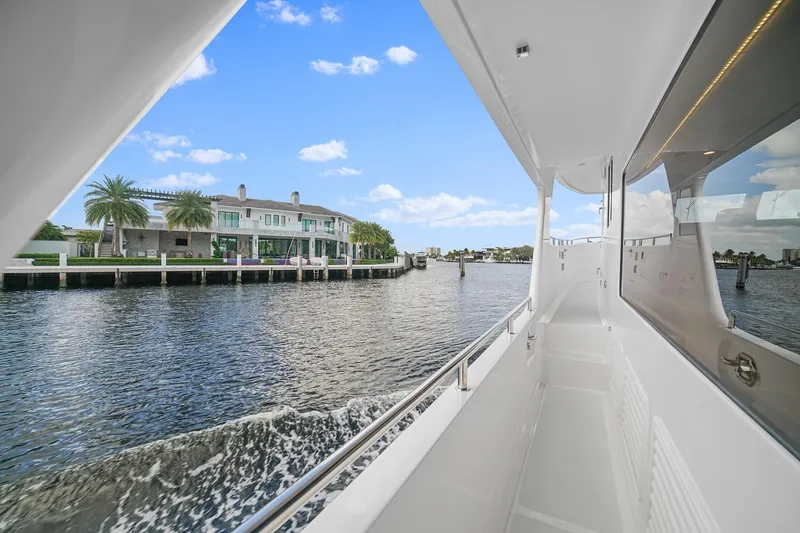 Slide: The Image of Outer Reef 610 Motoryacht 2025 - 5