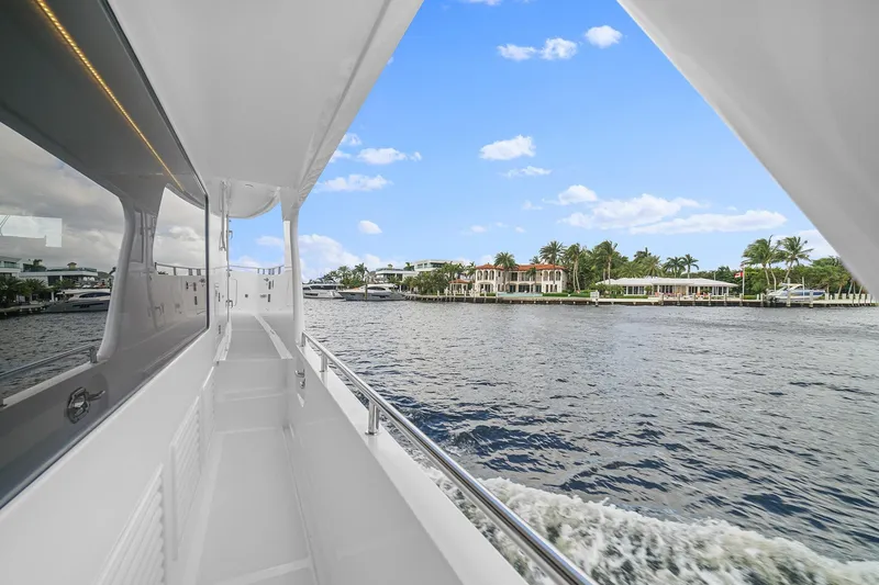 Slide: The Image of Outer Reef 610 Motoryacht 2025 - 6