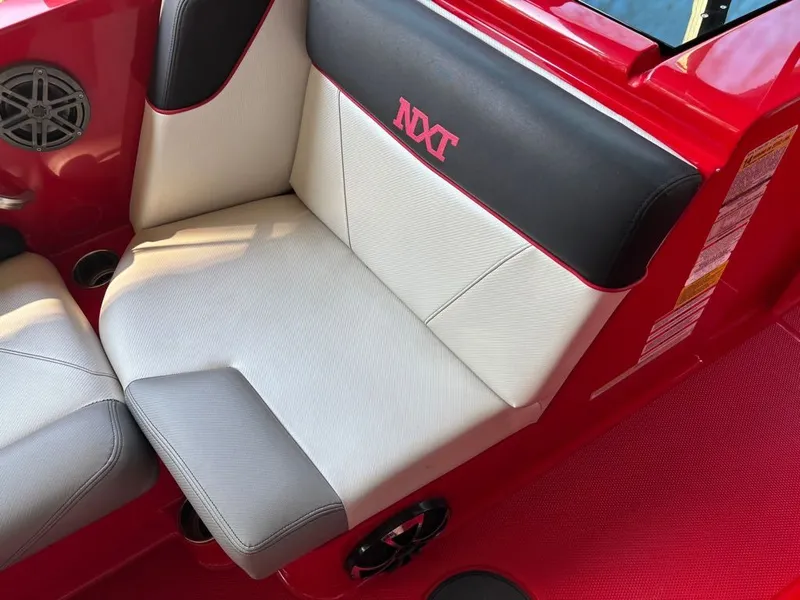 Slide: The Image of MasterCraft NXT22 2016 - 14