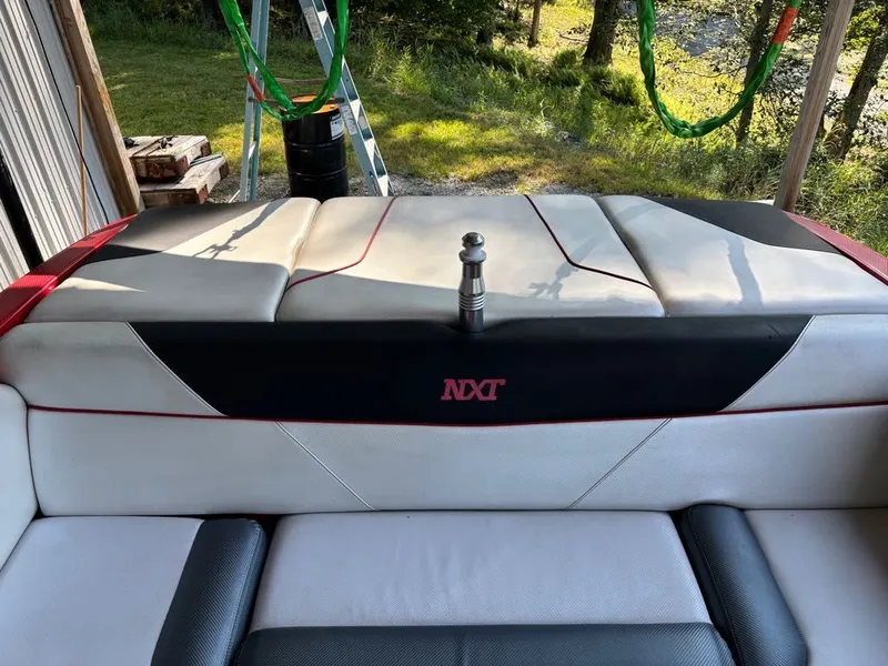 Slide: The Image of MasterCraft NXT22 2016 - 32