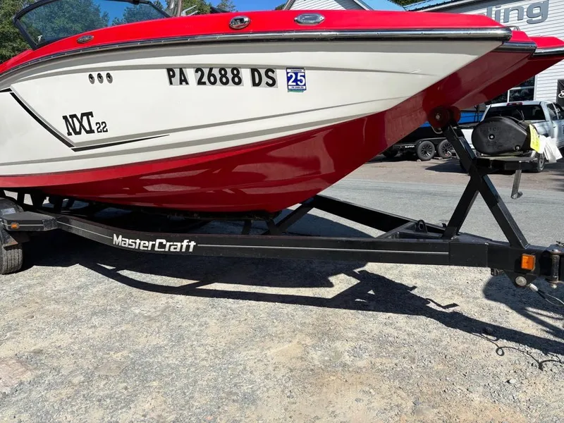 Slide: The Image of MasterCraft NXT22 2016 - 33