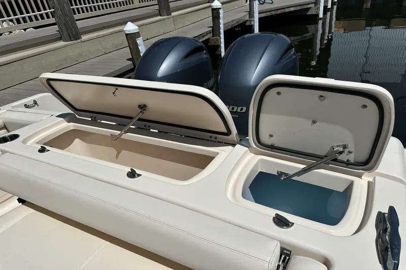 Slide: The Image of Grady-White Freedom 275 2016 - 40