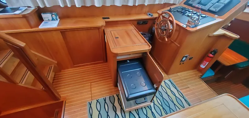 Slide: The Image of NEW Ref/Freezer in Lower Helm Seat (2022) - 18