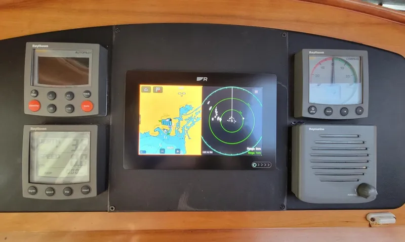 Slide: The Image of Lower Helm NEW Raymarine Electronics - 20