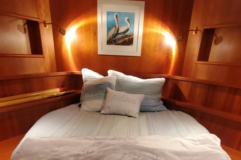 Slide: The Image of Guest Stateroom w/Island Berth - 25