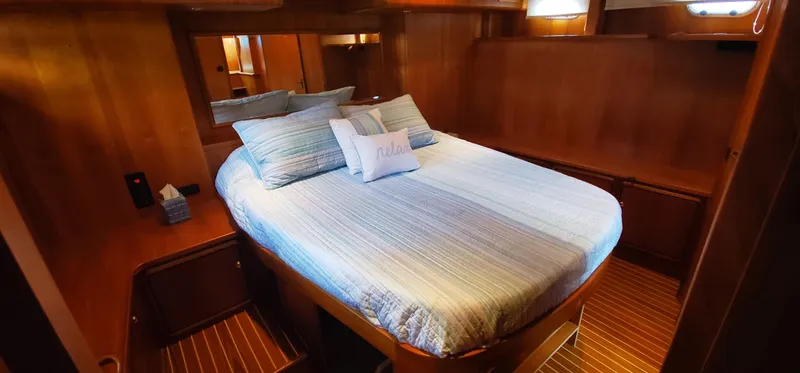Slide: The Image of Master Stateroom Island Berth - 28