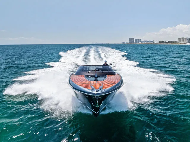 Slide: The Image of Riva 38' Rivamare 2022 - 62