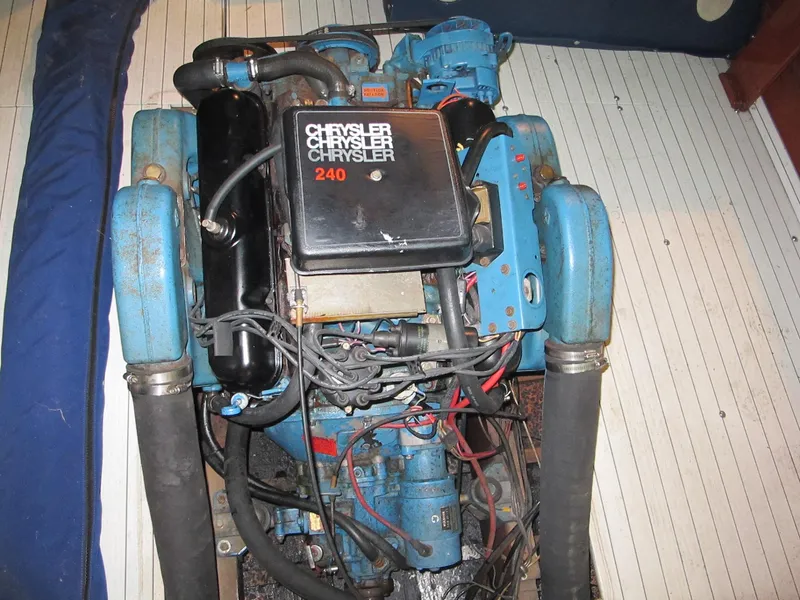 Slide: The Image of 1990 Skiff Craft 26 boat engine, Chrysler 240 horsepower, detailed view. - 12