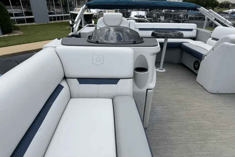 Slide: The Image of Godfrey SW2286SFL 2023 - 14