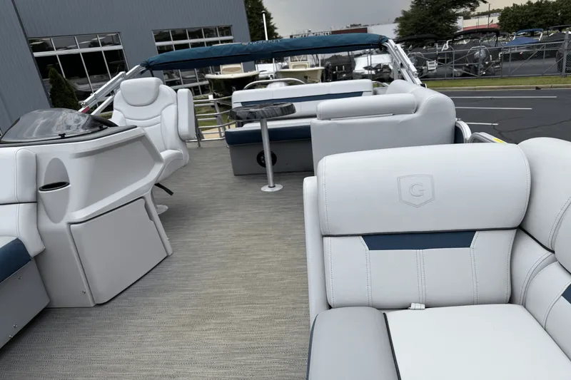 Slide: The Image of Godfrey SW2286SFL 2023 - 15