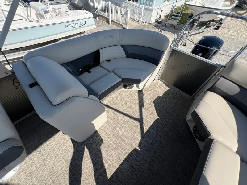 Slide: The Image of Harris 230 cruiser Harris #10 2023 - 13