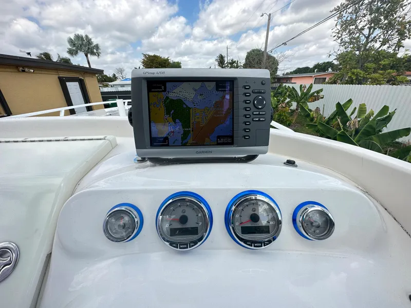 Slide: The Image of Dashboard of 2007 Glasstream 273 XS boat with navigation system and gauges. - 20