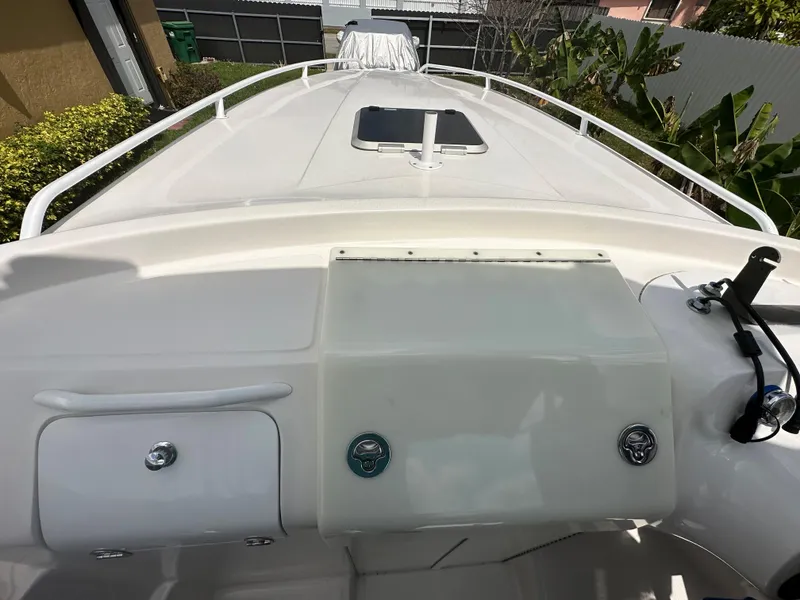 Slide: The Image of 2007 Glasstream 273 XS boat deck with control panel and railing. - 35