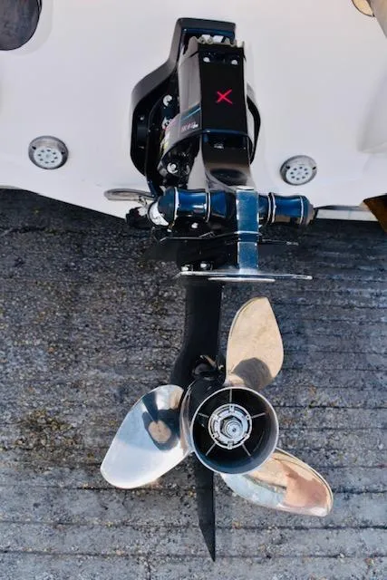 Slide: The Image of Propeller of 2007 Glasstream 273 XS boat on concrete surface. - 6