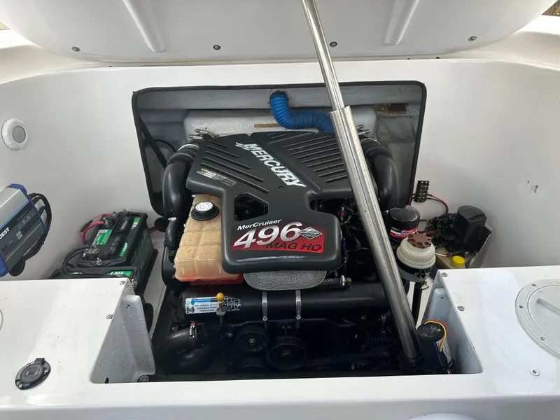 Slide: The Image of 2007 Glasstream 273 XS boat engine compartment with MerCruiser 496 MAG HO engine. - 9
