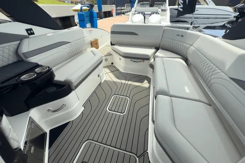 Slide: The Image of Sea Ray SLX 280 Outboard 2026 - 10