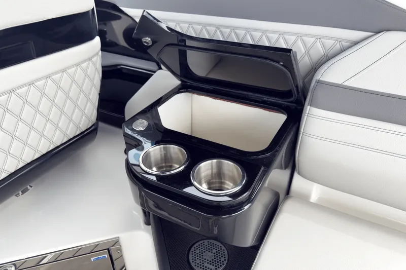 Slide: The Image of Sea Ray SLX 280 Outboard 2026 - 12