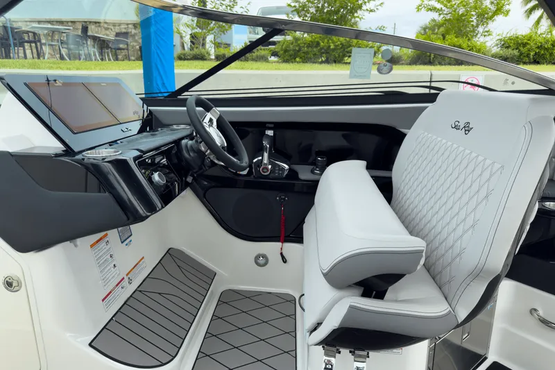 Slide: The Image of Sea Ray SLX 280 Outboard 2026 - 13