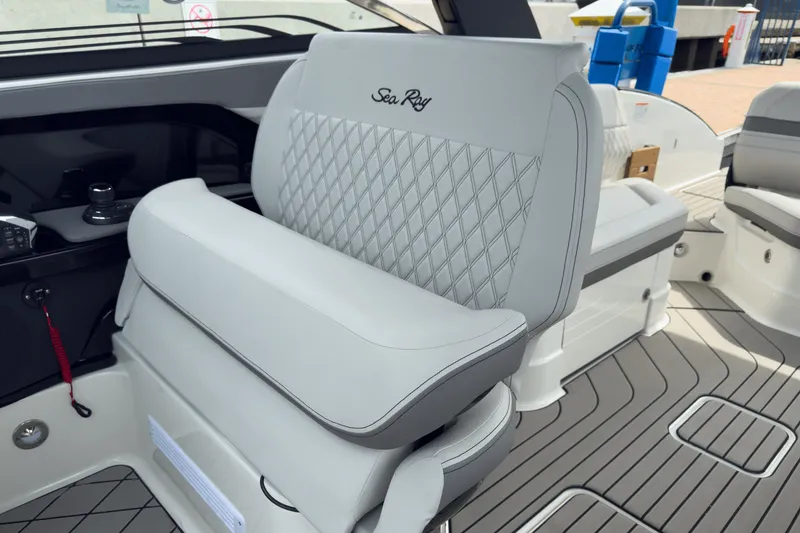 Slide: The Image of Sea Ray SLX 280 Outboard 2026 - 14