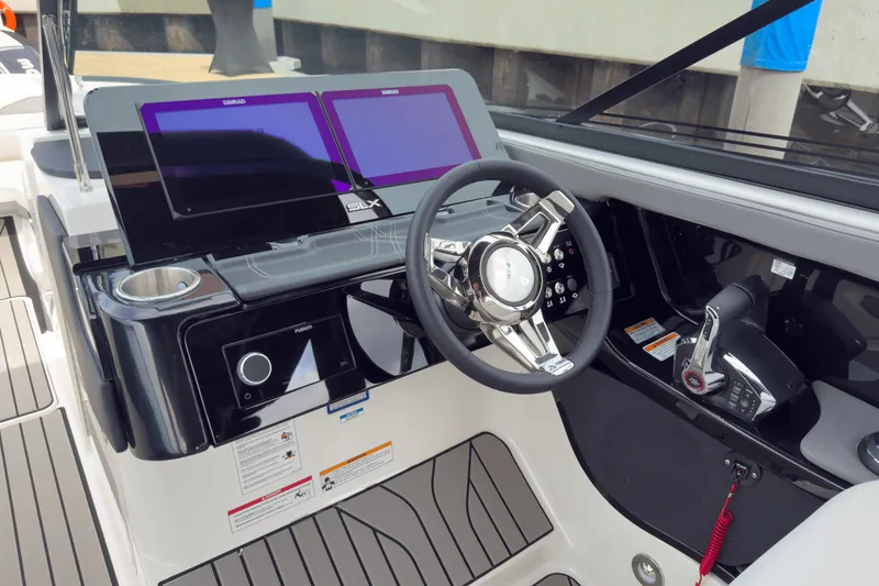 Slide: The Image of Sea Ray SLX 280 Outboard 2026 - 15