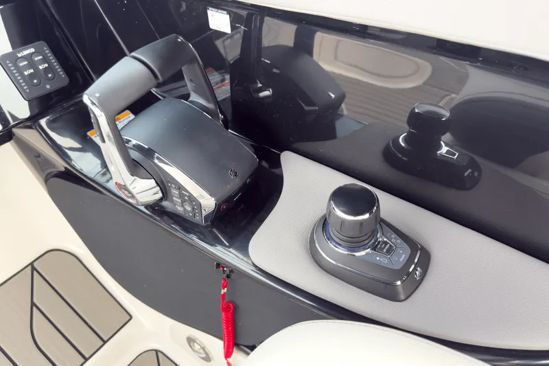 Slide: The Image of Sea Ray SLX 280 Outboard 2026 - 17