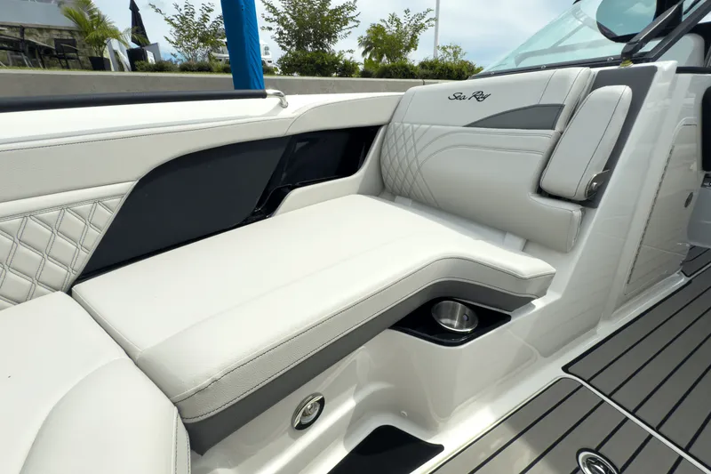 Slide: The Image of Sea Ray SLX 280 Outboard 2026 - 21