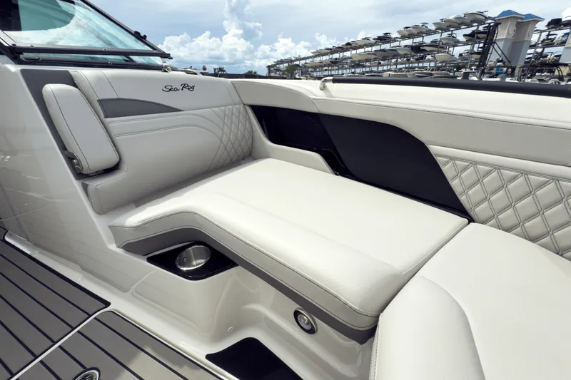 Slide: The Image of Sea Ray SLX 280 Outboard 2026 - 22